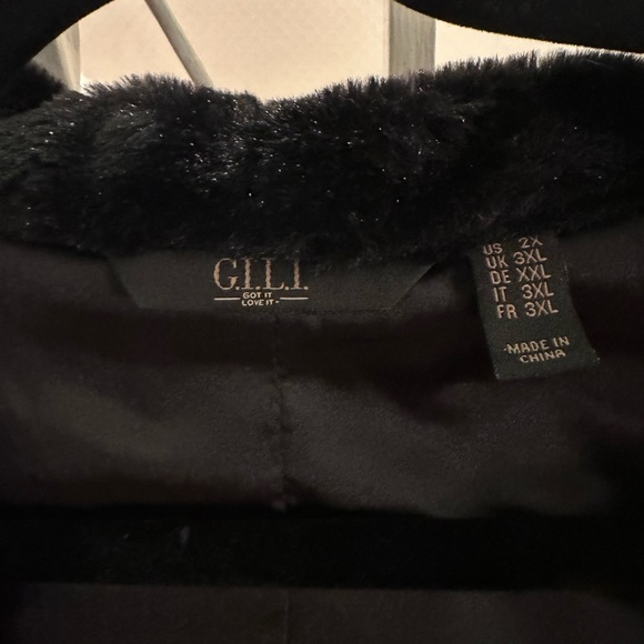 Plus size Faux fur hooded jacket, zip front - Picture 5 of 6